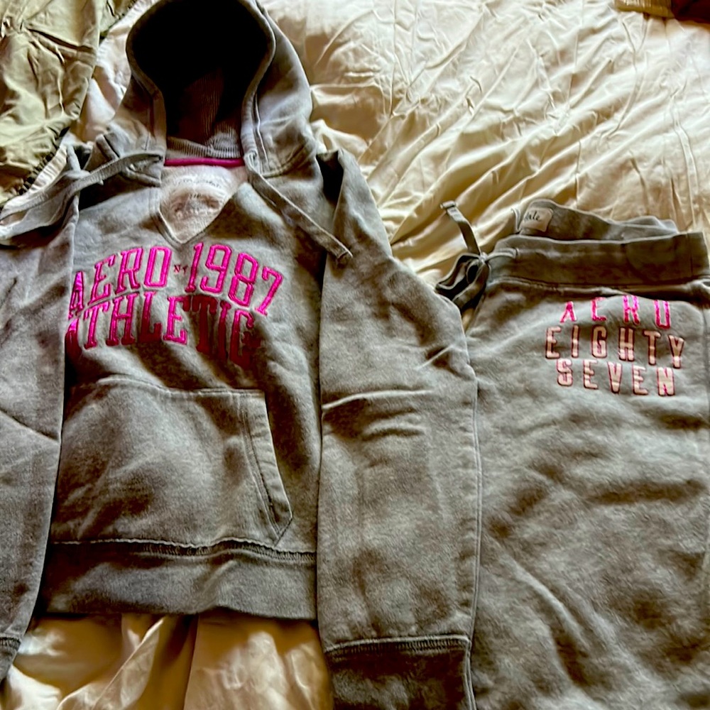 Aeropostale sweat suit